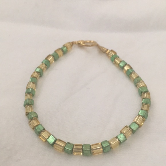 Bracelet Green, Gold Shiny Square Beads with Toggle Clasp - Picture 3 of 8